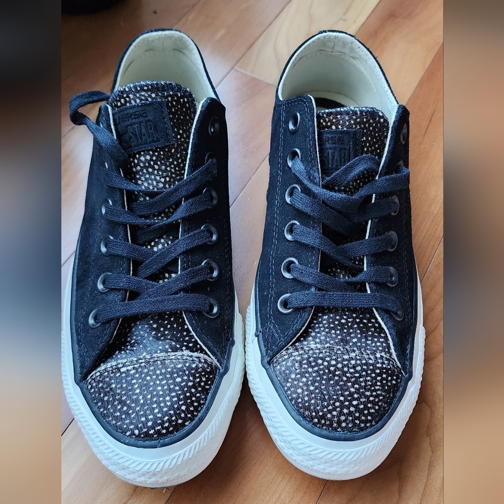 Chuck Taylor All Star Leather Pony Hair Low Top size 7.5 [38 EU]